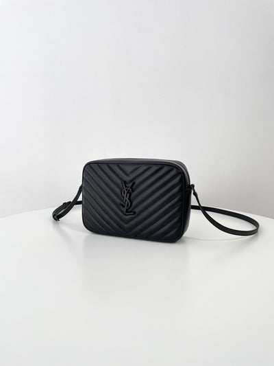 VAREL Rock Chic : Sac Bandoulière Camera Noir Chevron et Métal Argenté