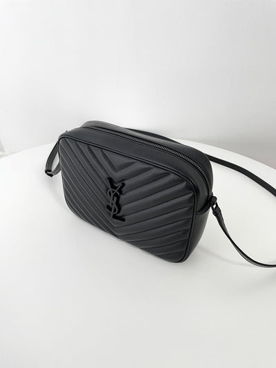 VAREL Rock Chic : Sac Bandoulière Camera Noir Chevron et Métal Argenté