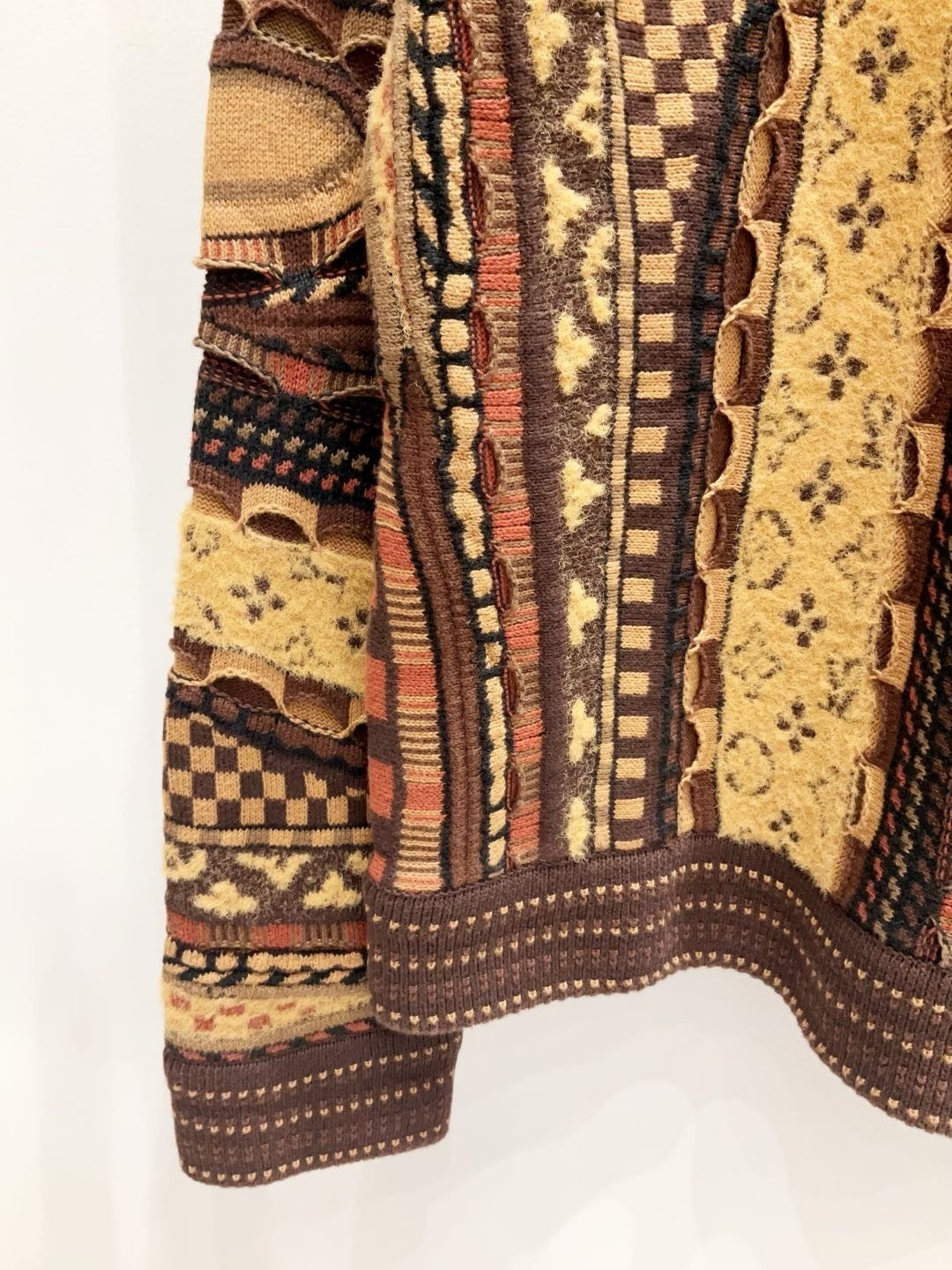 L'Élégance Intemporelle : Maille Sculpturale, Style Unique.