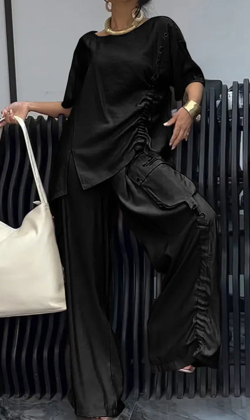 Costume deux pièces pour femmes avec t-shirt à col rond et pantalon