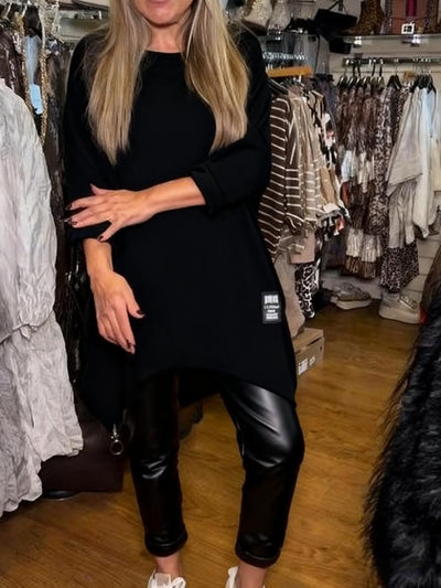 Haut ample asymétrique et pantalon uni, ensemble deux pièces