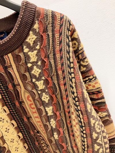 L'Élégance Intemporelle : Maille Sculpturale, Style Unique.