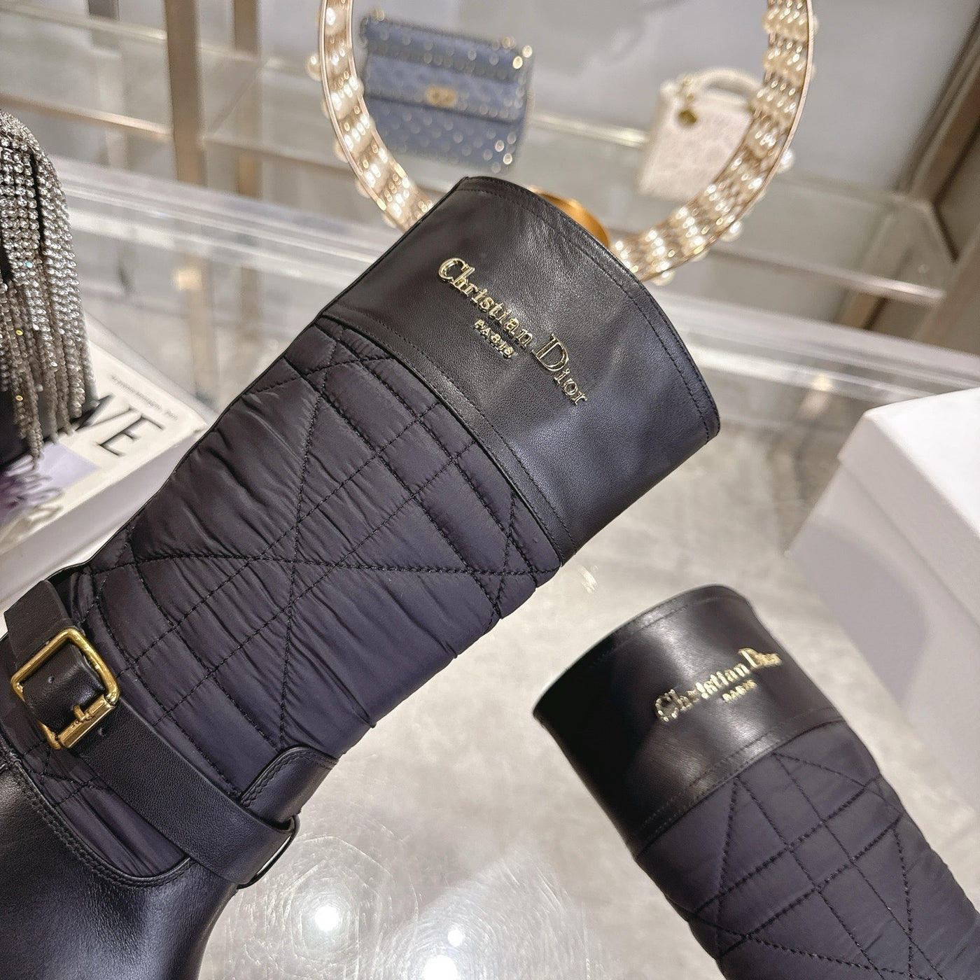 La Botte Matelassée Haute Couture : L'Allure Parisienne Audacieuse et Déterminée