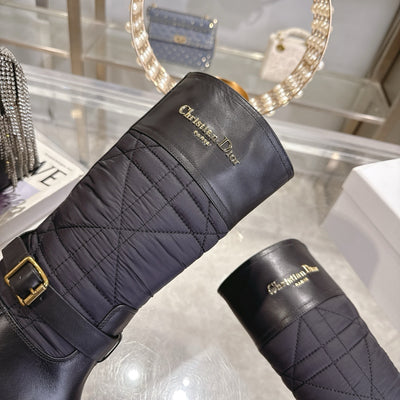 La Botte Matelassée Haute Couture : L'Allure Parisienne Audacieuse et Déterminée