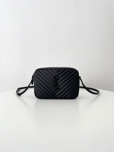 VAREL Rock Chic : Sac Bandoulière Camera Noir Chevron et Métal Argenté