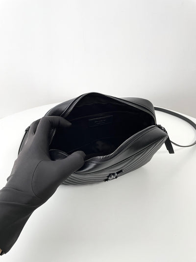 VAREL Rock Chic : Sac Bandoulière Camera Noir Chevron et Métal Argenté