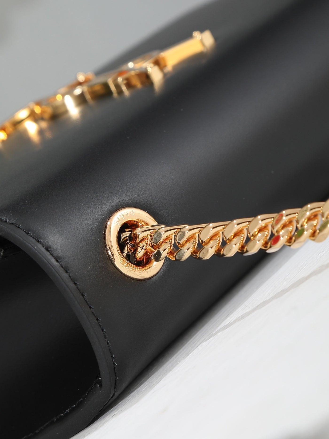 L'Élégance Éternelle : Le Compagnon du Quotidien.