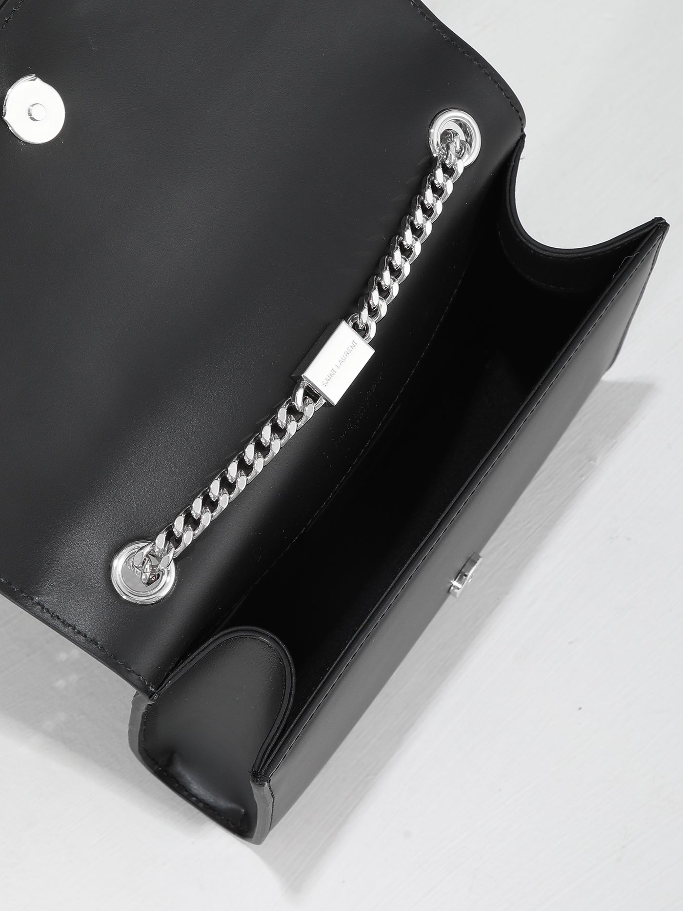 L'Élégance Éternelle : Le Compagnon du Quotidien.