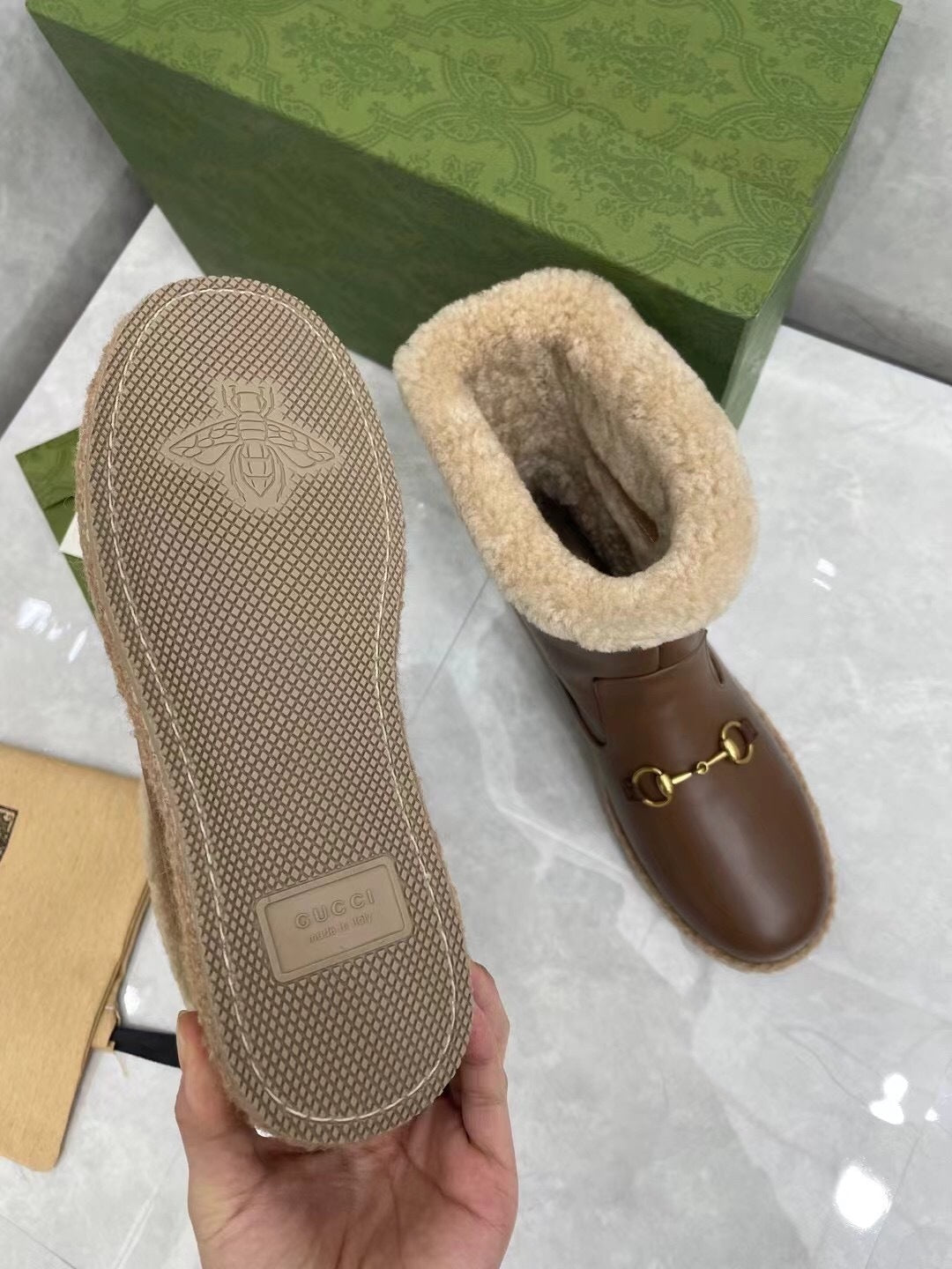 La Combat Boot Chaînée : L'Allure Rebelle et le Caractère Urbain