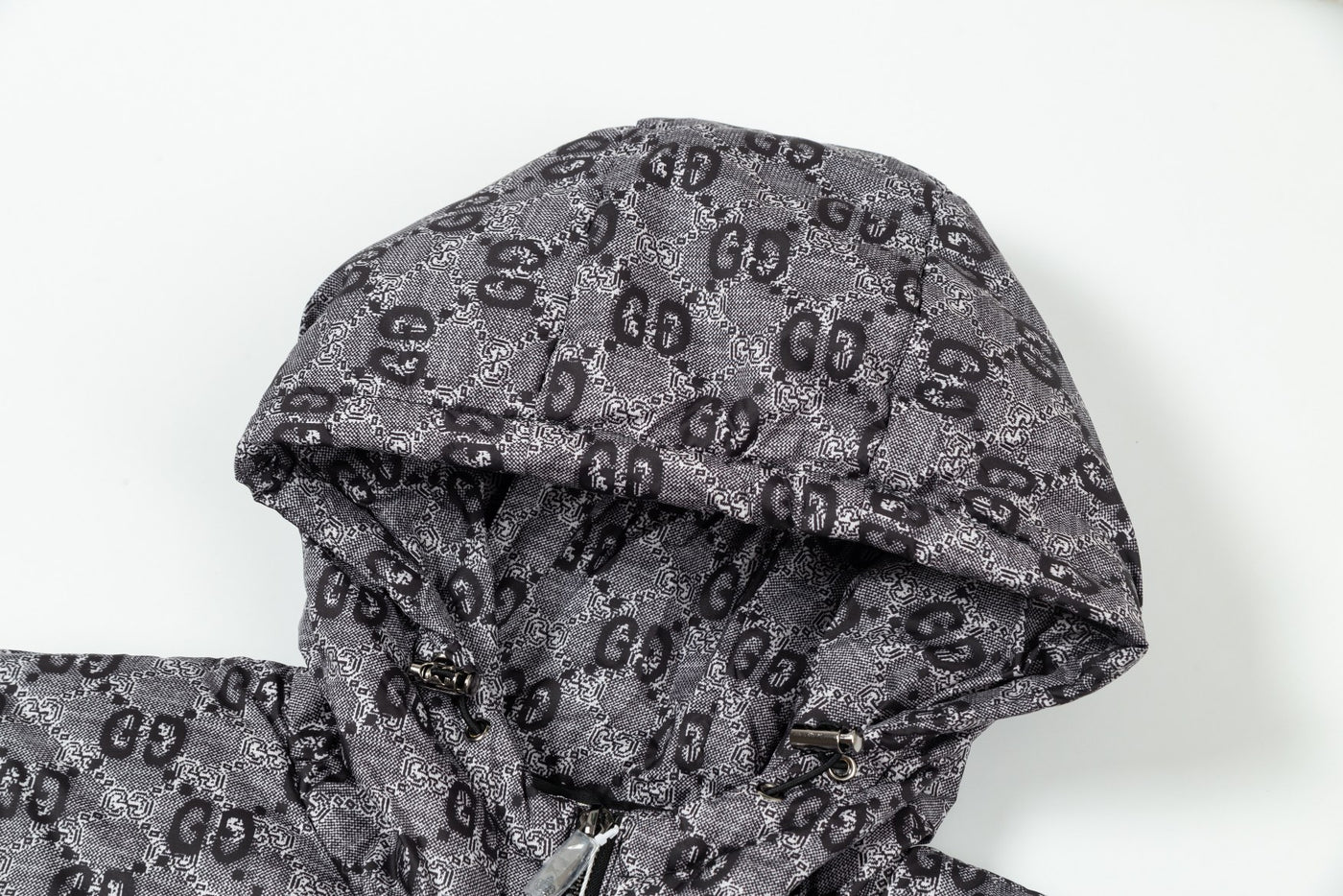 Le Confort Doré : La Doudoune Courte Sherpa