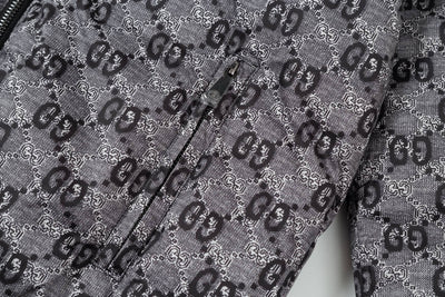 Le Confort Doré : La Doudoune Courte Sherpa