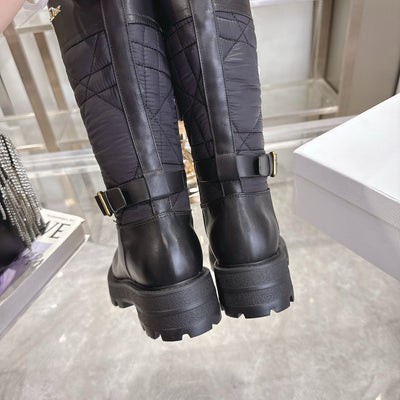 La Botte Matelassée Haute Couture : L'Allure Parisienne Audacieuse et Déterminée