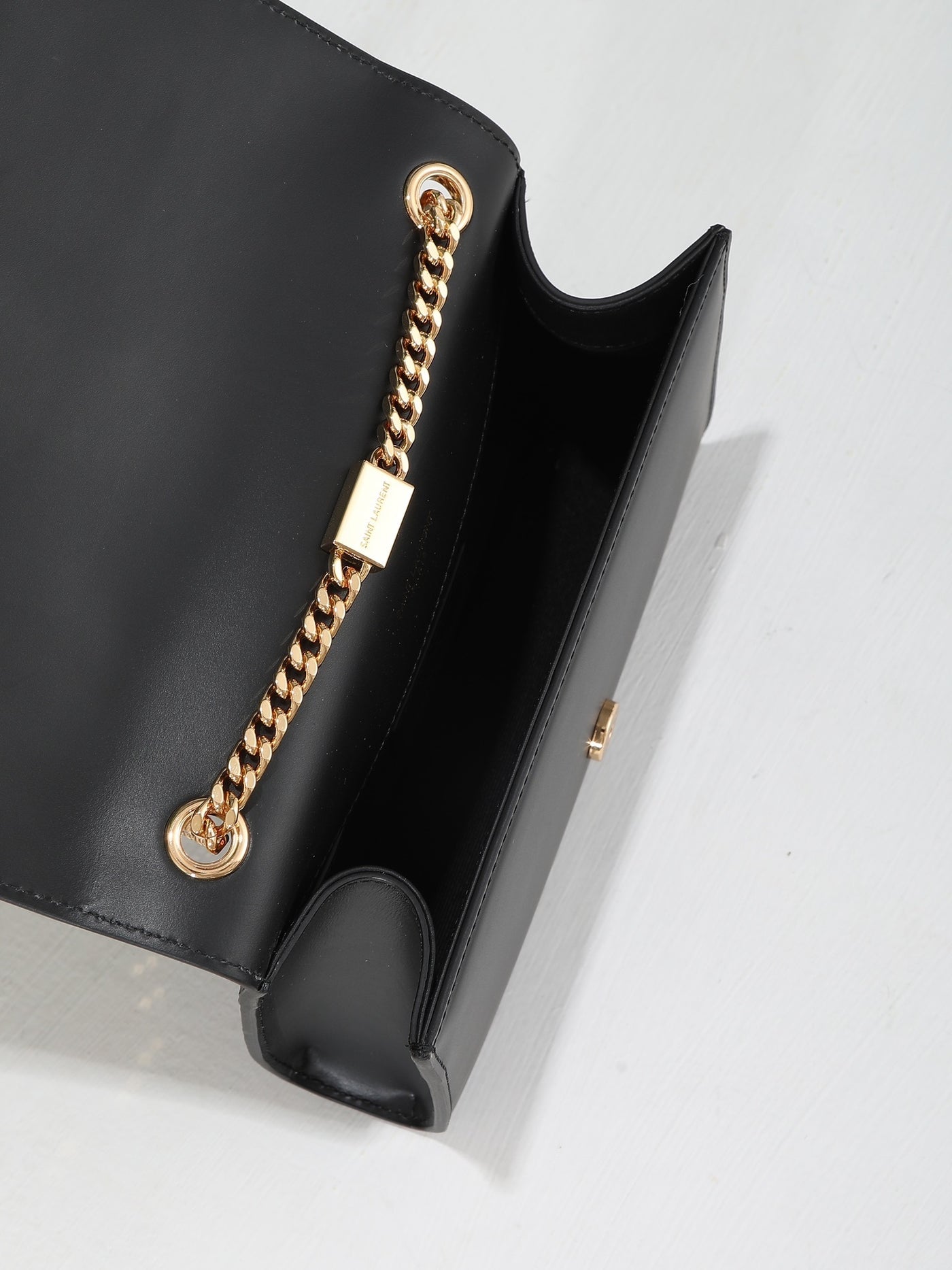 L'Élégance Éternelle : Le Compagnon du Quotidien.