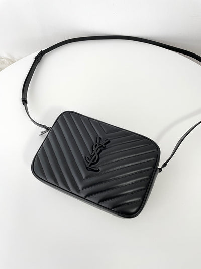 VAREL Rock Chic : Sac Bandoulière Camera Noir Chevron et Métal Argenté