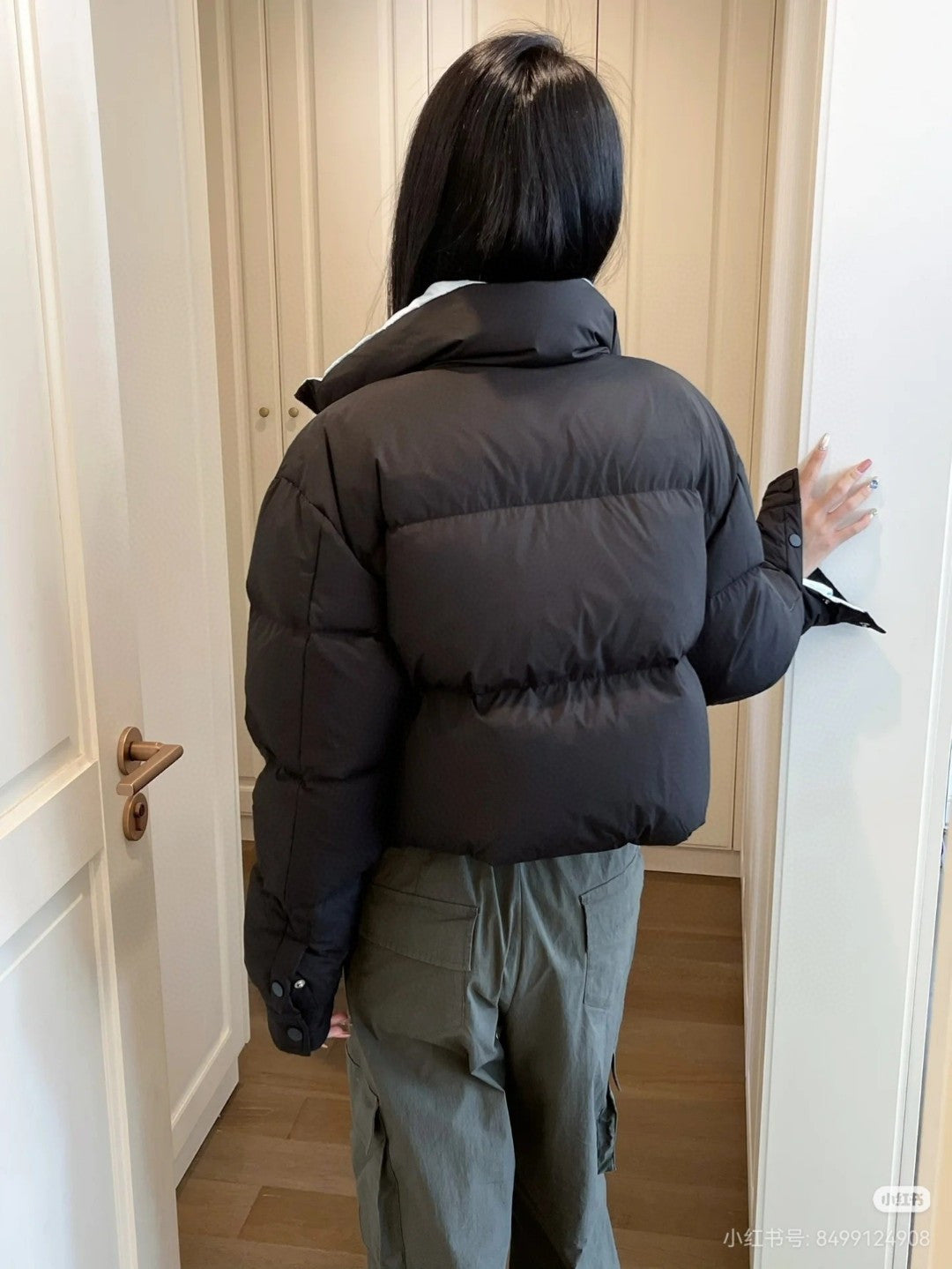 Dynamique & Chic : La Doudoune Courte Bicolore