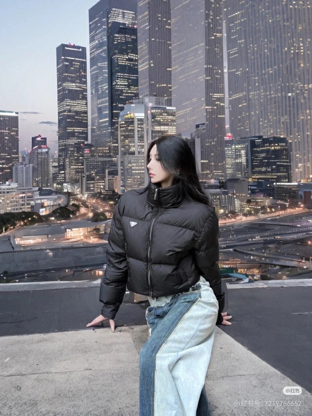 Dynamique & Chic : La Doudoune Courte Bicolore