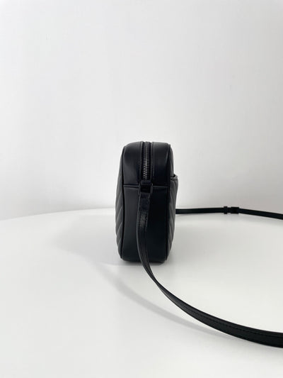 VAREL Rock Chic : Sac Bandoulière Camera Noir Chevron et Métal Argenté