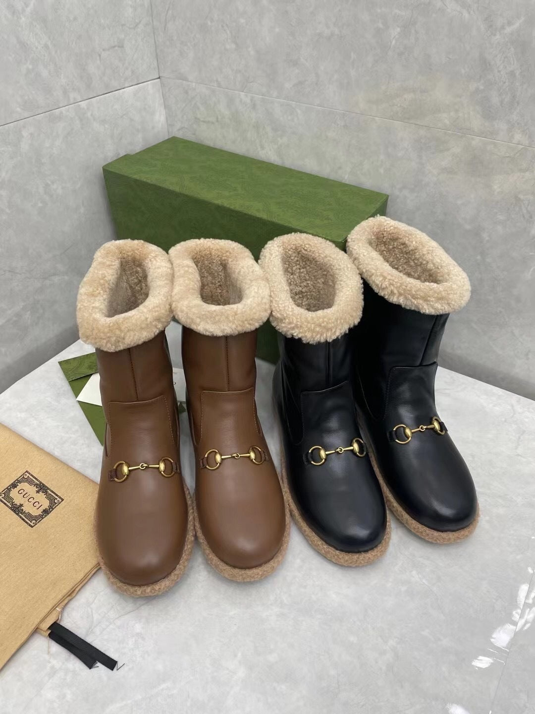 La Combat Boot Chaînée : L'Allure Rebelle et le Caractère Urbain