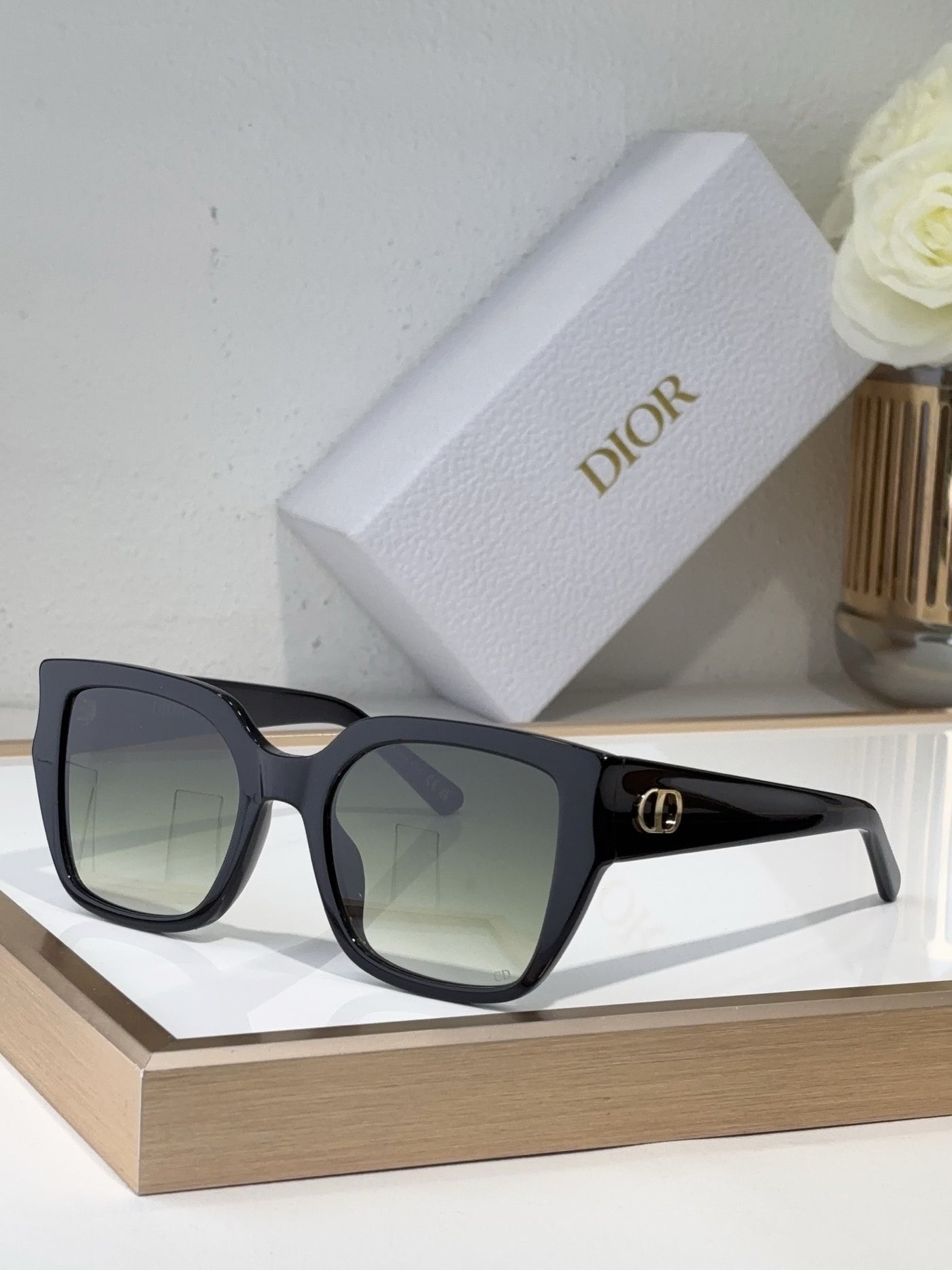 L'Éclat du Mystère : Lunettes de Soleil Glamour Oeil-de-Chat