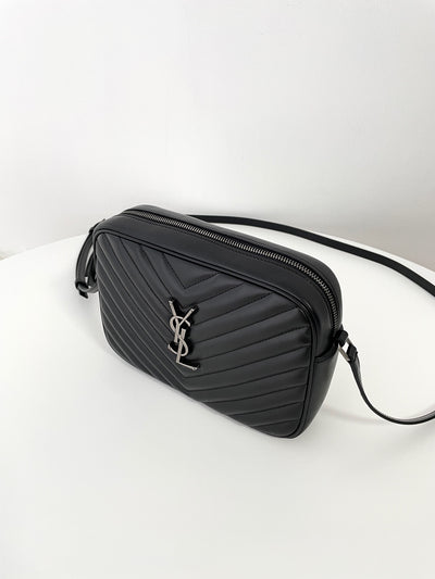 VAREL Rock Chic : Sac Bandoulière Camera Noir Chevron et Métal Argenté