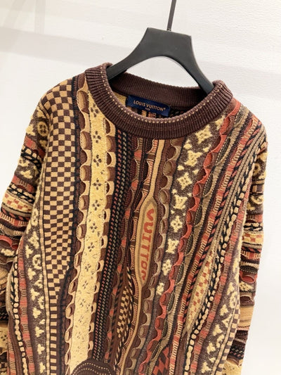 L'Élégance Intemporelle : Maille Sculpturale, Style Unique.