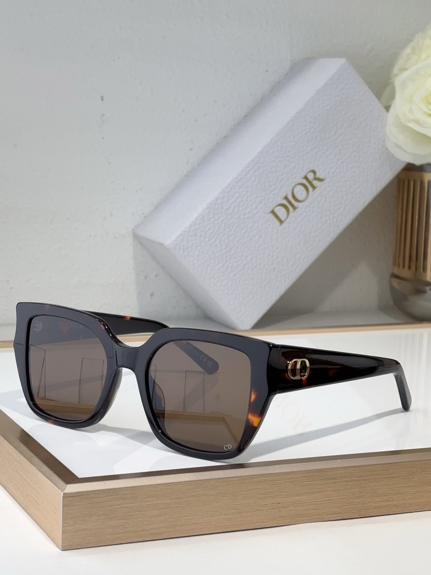 L'Éclat du Mystère : Lunettes de Soleil Glamour Oeil-de-Chat