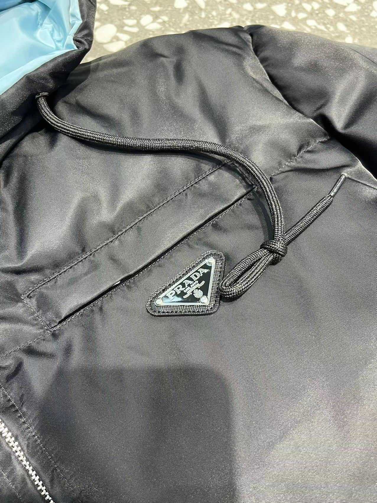 L'Édition Bicolore : Maîtrise du Volume et de la Lumière