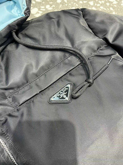 L'Édition Bicolore : Maîtrise du Volume et de la Lumière