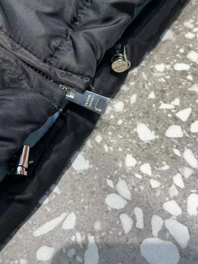 L'Édition Bicolore : Maîtrise du Volume et de la Lumière