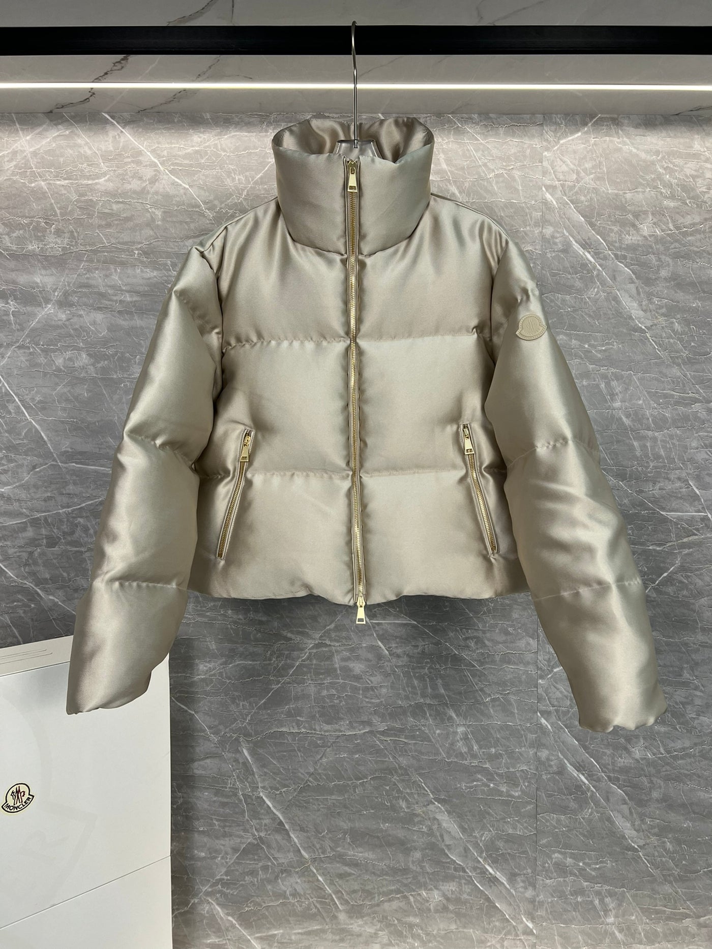 L'Élégance Cocooning : Doudoune Cropped Col Sherpa