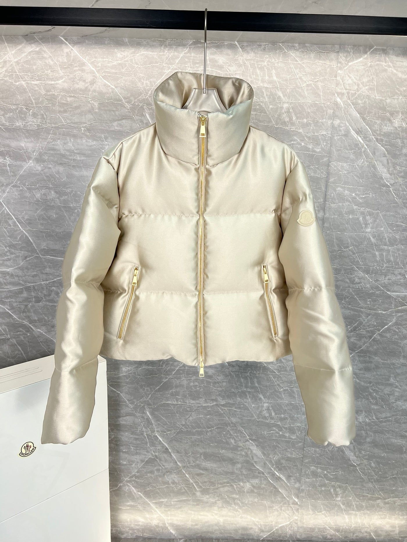 L'Élégance Cocooning : Doudoune Cropped Col Sherpa