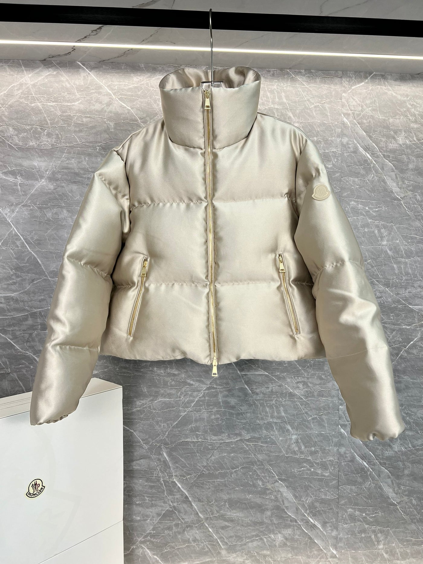 L'Élégance Cocooning : Doudoune Cropped Col Sherpa