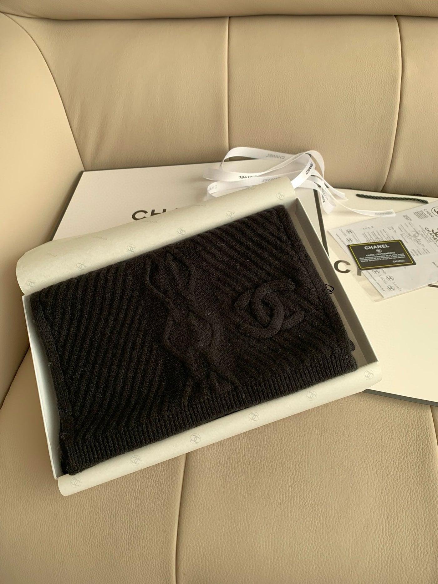 L'Écharpe Câblée Cachemire : Le Chic Hivernal, Luxueux et Indémodable