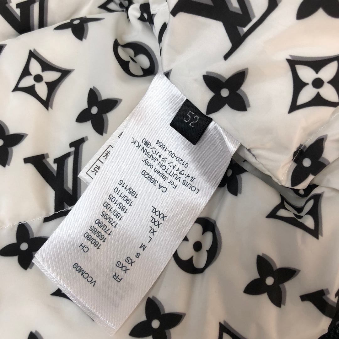 BLOUSON DENIM SIGNATURE | MOTIF ALL-OVER ET CAPUCHE DÉCONTRACTÉE