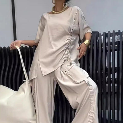 Costume deux pièces pour femmes avec t-shirt à col rond et pantalon