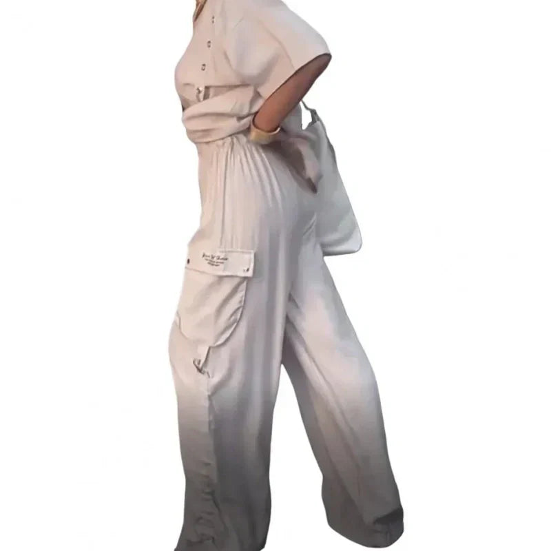 Costume deux pièces pour femmes avec t-shirt à col rond et pantalon