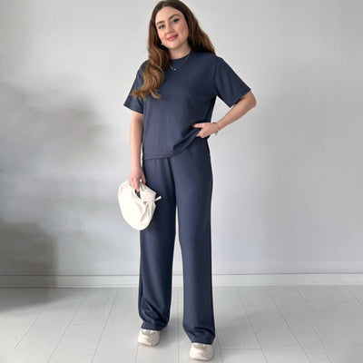 Ensemble décontracté composé d'un haut à col rond et d'un pantalon à cordon de serrage