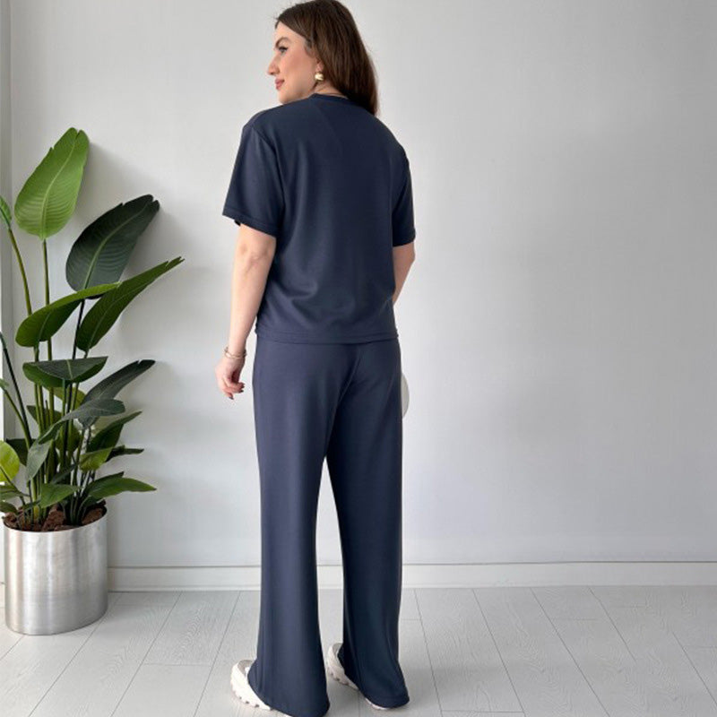 Ensemble décontracté composé d'un haut à col rond et d'un pantalon à cordon de serrage