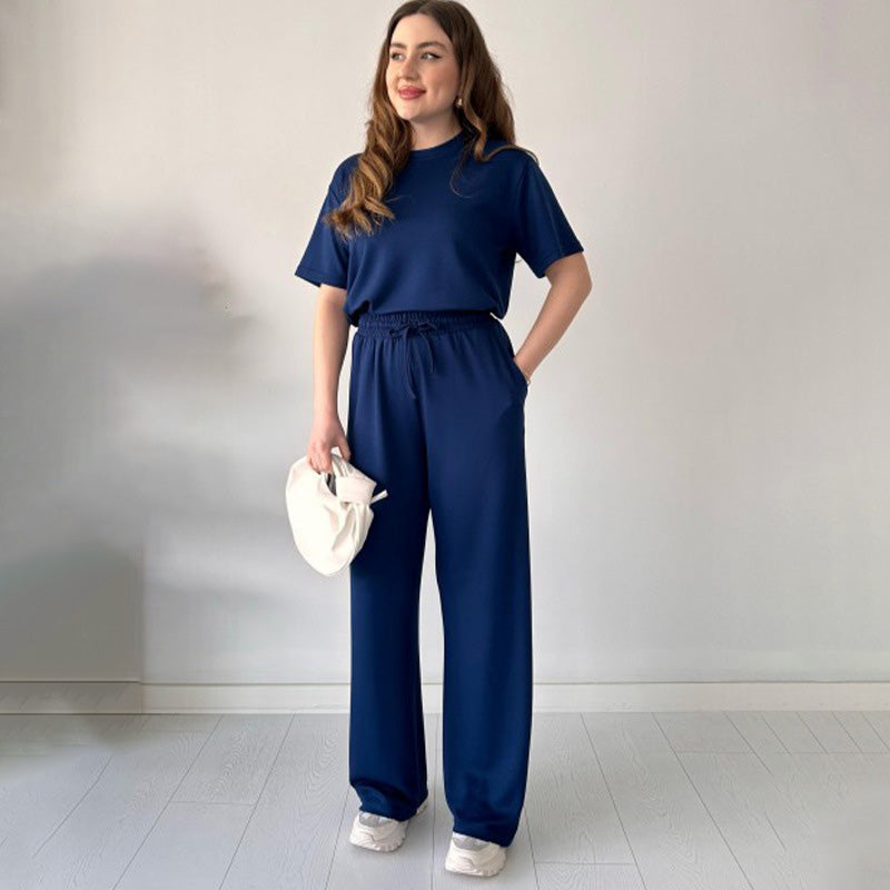 Ensemble décontracté composé d'un haut à col rond et d'un pantalon à cordon de serrage