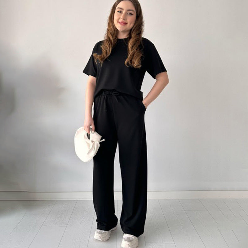 Ensemble décontracté composé d'un haut à col rond et d'un pantalon à cordon de serrage